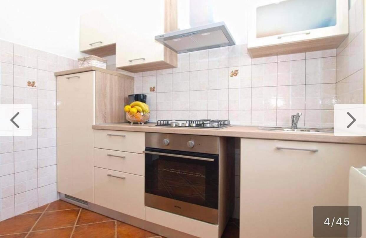 Charming Apartments In Pula Exterior foto